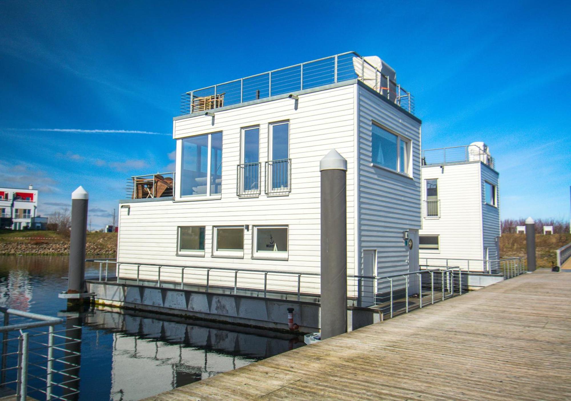 فندق Schwimmendes Haus - An Bord Zwei أوبلينتيز المظهر الخارجي الصورة